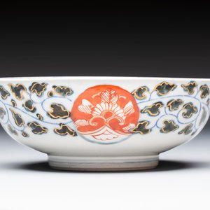 A Japanese Imari bowl, a bottle vase and a brush washer, Meiji, 19/20th C. — photo 5