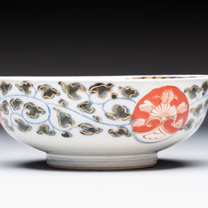 A Japanese Imari bowl, a bottle vase and a brush washer, Meiji, 19/20th C. — photo 6