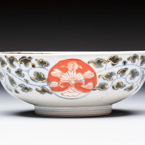 A Japanese Imari bowl, a bottle vase and a brush washer, Meiji, 19/20th C. — photo 7