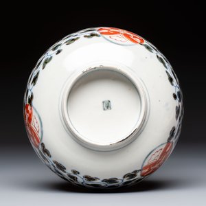 A Japanese Imari bowl, a bottle vase and a brush washer, Meiji, 19/20th C. — photo 9