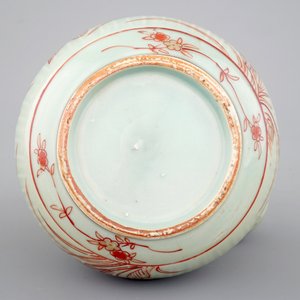 Un kendi en porcelaine de Japon au fond céladon, Imari, 17/18ème — photo 7