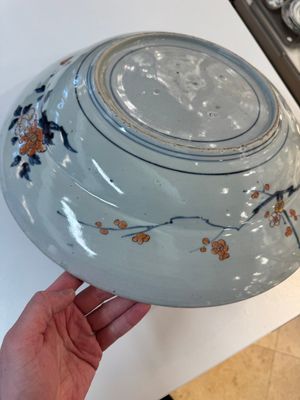 A Japanese Imari dish with floral design, Edo, 17th C. — photo 11