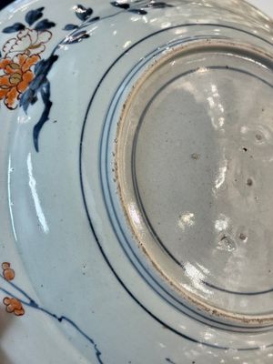 A Japanese Imari dish with floral design, Edo, 17th C. — photo 12