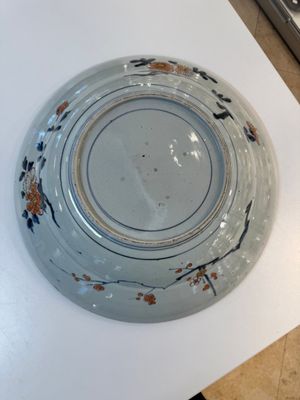 A Japanese Imari dish with floral design, Edo, 17th C. — photo 10
