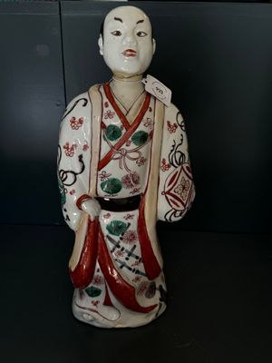 A Japanese Imari figure of a Bijin, Edo, 1st half 18th C. — foto 1