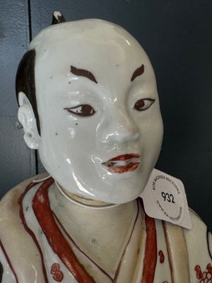 A Japanese Imari figure of a Bijin, Edo, 1st half 18th C. — foto 3
