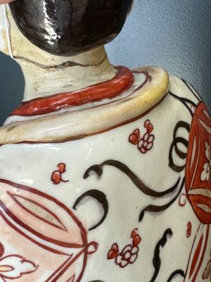 A Japanese Imari figure of a Bijin, Edo, 1st half 18th C. — foto 7