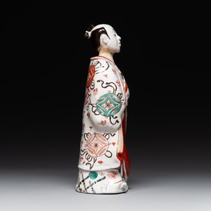 A Japanese Imari figure of a Bijin, Edo, 1st half 18th C. — foto 5