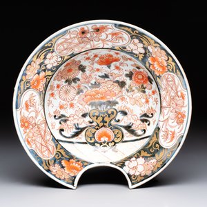 A Japanese Imari 'flower basket' shaving bowl, Edo, 17th C. — photo 1