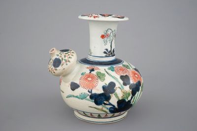 Un khendi en porcelaine de Japon Imari, époque Edo, 17ème