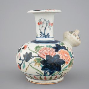 A Japanese Imari kendi, Edo, 17thC. — photo 4