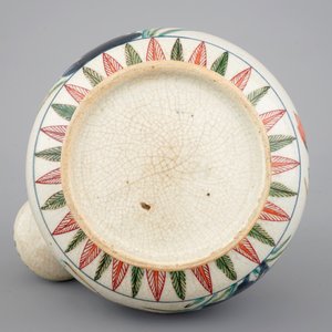 A Japanese Imari kendi, Edo, 17thC. — photo 7