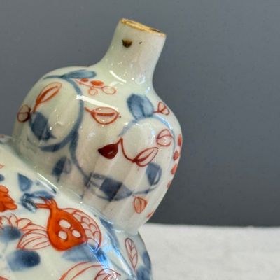 A Japanese Imari kendi with floral design — photo 7