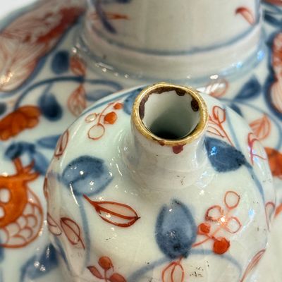 A Japanese Imari kendi with floral design — photo 8