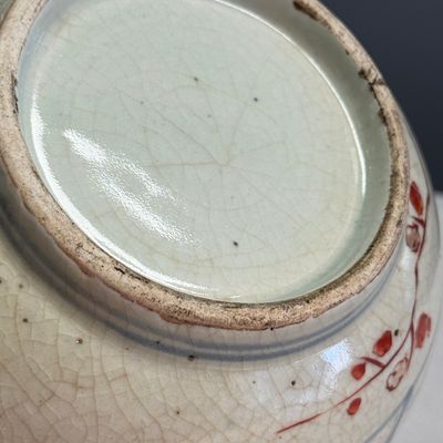 A Japanese Imari kendi with floral design — photo 15