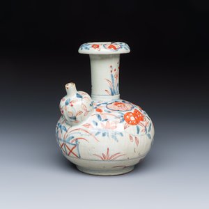 A Japanese Imari kendi with floral design — photo 1