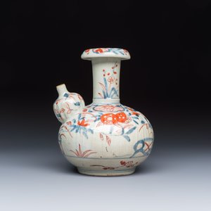 A Japanese Imari kendi with floral design — photo 2