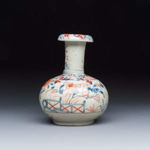 A Japanese Imari kendi with floral design — photo 3