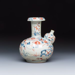 A Japanese Imari kendi with floral design — photo 4