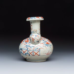 A Japanese Imari kendi with floral design — photo 5