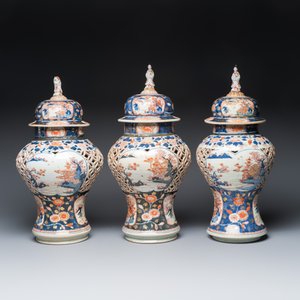 A Japanese Imari openworked double-walled four-piece garniture — photo 2