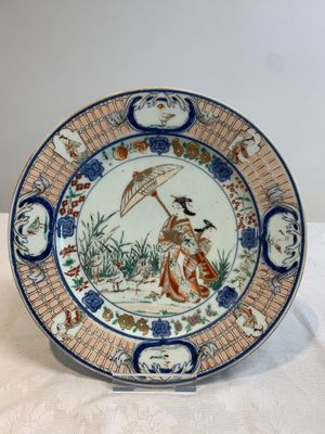 A Japanese Imari 'Parasol Ladies' dish after Cornelis Pronk, Edo, 18th C. — photo 2
