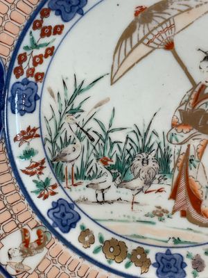 A Japanese Imari 'Parasol Ladies' dish after Cornelis Pronk, Edo, 18th C. — photo 3