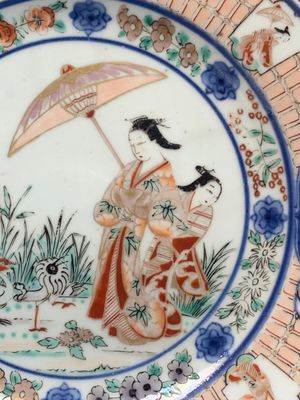 A Japanese Imari 'Parasol Ladies' plate after Cornelis Pronk, Edo, 18th C. — photo 2