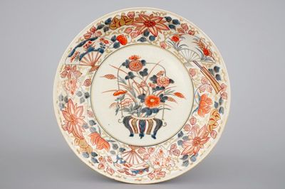 A Japanese Imari porcelain dish, 17/18th C.