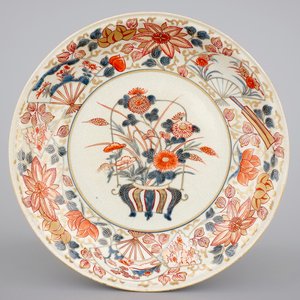 A Japanese Imari porcelain dish, 17/18th C. — 照片 1