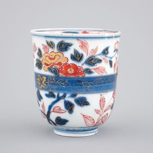 A Japanese imari shaving bowl & a wine cup, 18th C. with a fine Satsuma dish, 19th C. — 照片 3