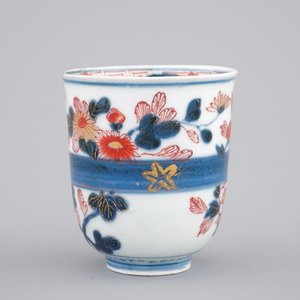 A Japanese imari shaving bowl & a wine cup, 18th C. with a fine Satsuma dish, 19th C. — 照片 5
