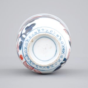 A Japanese imari shaving bowl & a wine cup, 18th C. with a fine Satsuma dish, 19th C. — 照片 8
