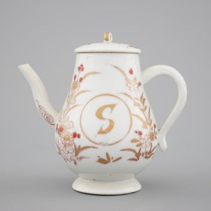 A Japanese Imari shaving bowl and an Arita soy jug, 17/18th C. — photo 4