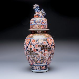 A large Japanese Imari vase and cover, Meiji, 19th C. — photo 3