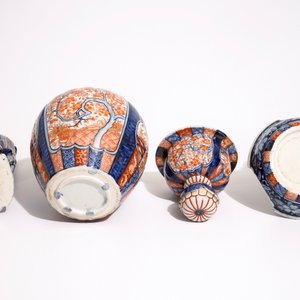 A Japanese Imari vase on stand and a Kutani model of a bijin, Meiji, 19th C. — 照片 6