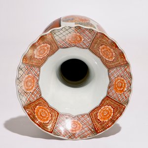 A Japanese Imari vase with lacquer reserves, Meiji, 19th C. — 照片 5