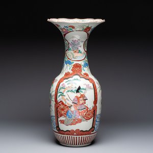 A Japanese Imari vase with narrative design, Meiji, late 19th C. — foto 1