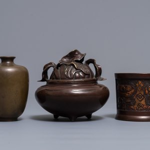 A Japanese inlaid bronze vase, a bronze censer and a parcel-gilt copper brush pot, Meiji, 19th C. — 照片 4