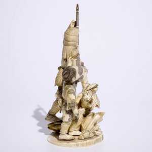 A Japanese ivory okimono of a hunter and his son, Meiji, late 19th C., signed — 照片 4