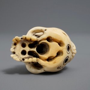 A Japanese ivory 'skull' netsuke, Meiji/Showa, 19/20th — 照片 6