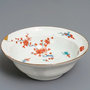 A Japanese Kakiemon bowl with floral design, Edo, 18th C. — 照片 2