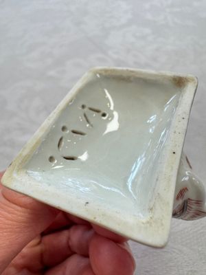 A Japanese kakiemon censer and cover, in a wooden box, Meiji, 19th C. — photo 16