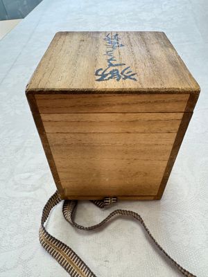 A Japanese kakiemon censer and cover, in a wooden box, Meiji, 19th C. — photo 21