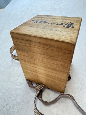 A Japanese kakiemon censer and cover, in a wooden box, Meiji, 19th C. — photo 22
