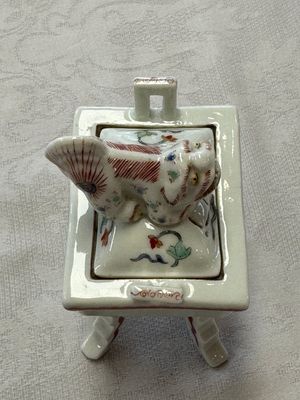 A Japanese kakiemon censer and cover, in a wooden box, Meiji, 19th C. — photo 6