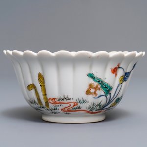 A Japanese Kakiemon fluted bowl and a small plate, Edo, 18th C. — 照片 4