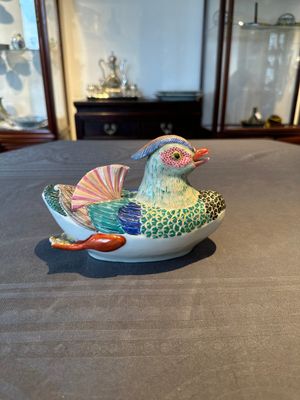 A Japanese Kakiemon model of mandarin duck, Edo, late 17th C. — photo 1