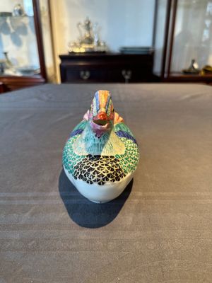 A Japanese Kakiemon model of mandarin duck, Edo, late 17th C. — photo 2