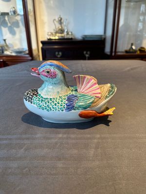 A Japanese Kakiemon model of mandarin duck, Edo, late 17th C. — photo 3